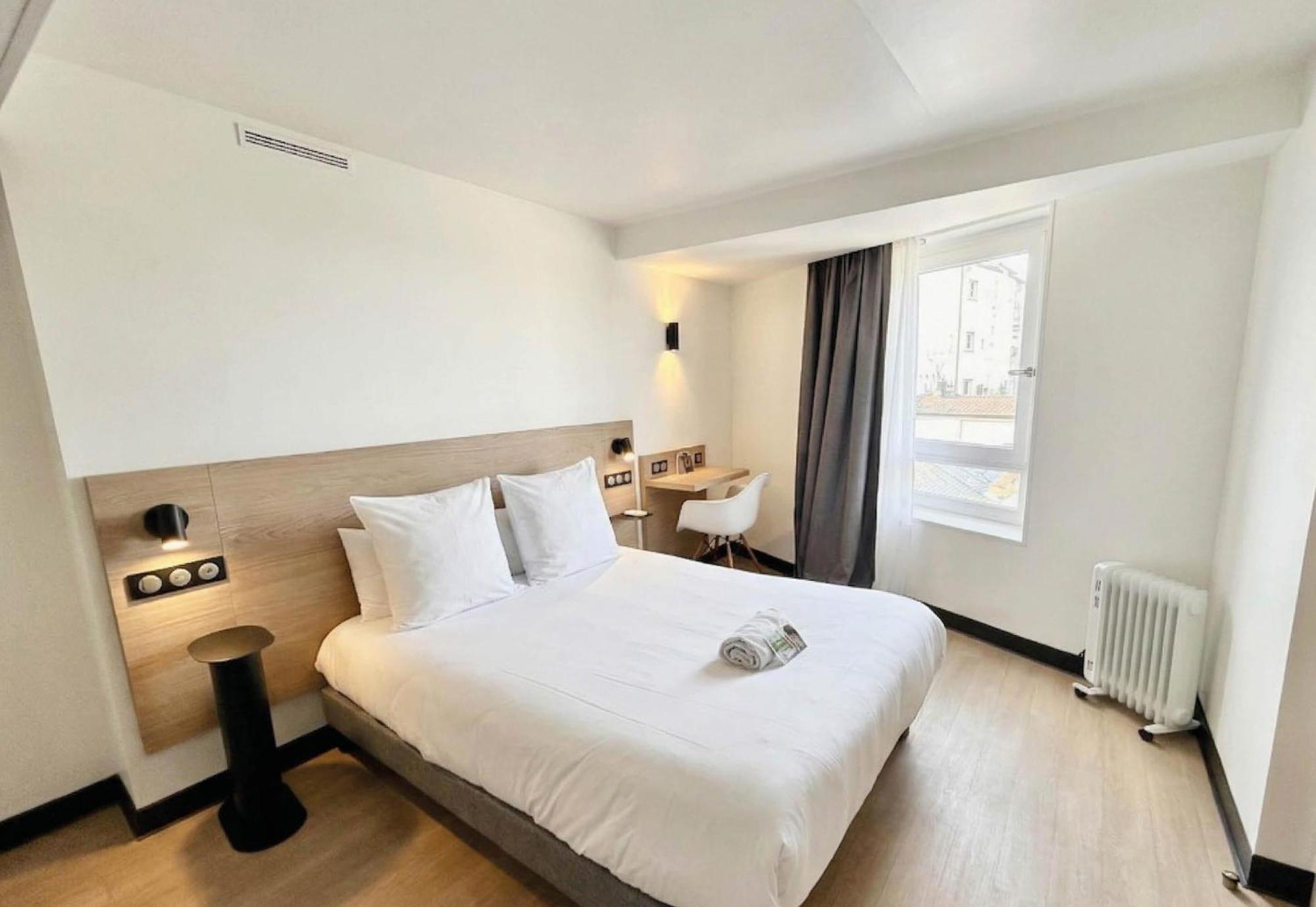 Chambre Double - Accessible aux Personnes à Mobilité Réduite