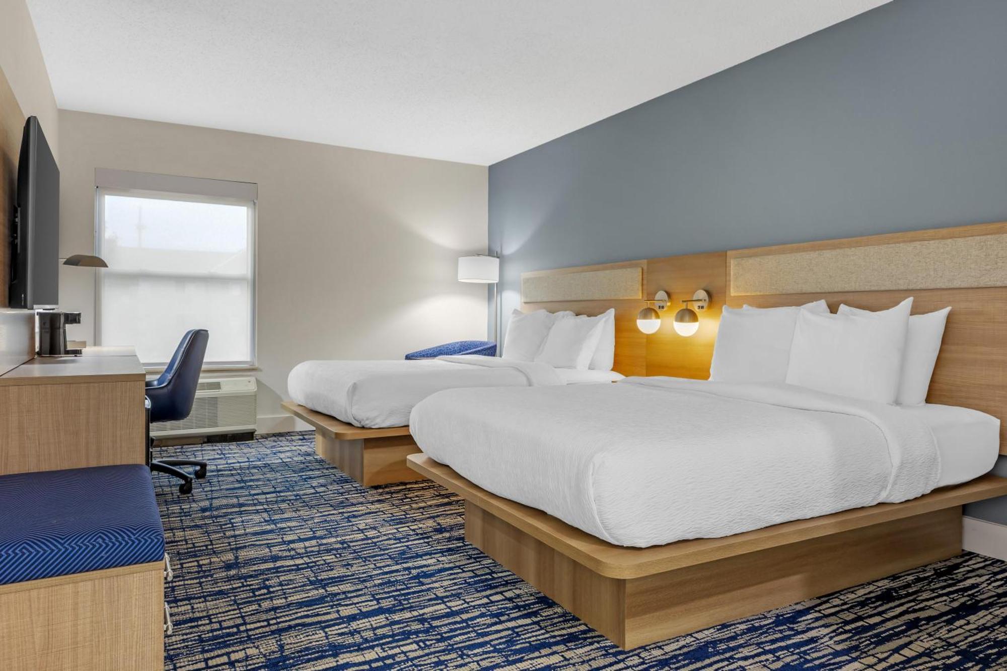 Queen Room with Two Queen Beds - Non-Smoking