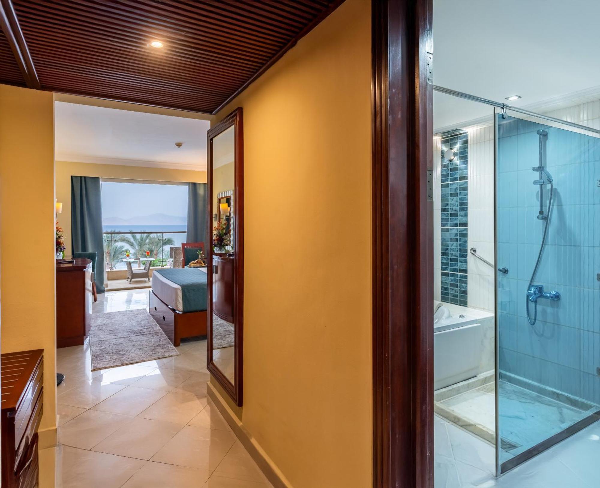 Deluxe Triple Room with Sea View