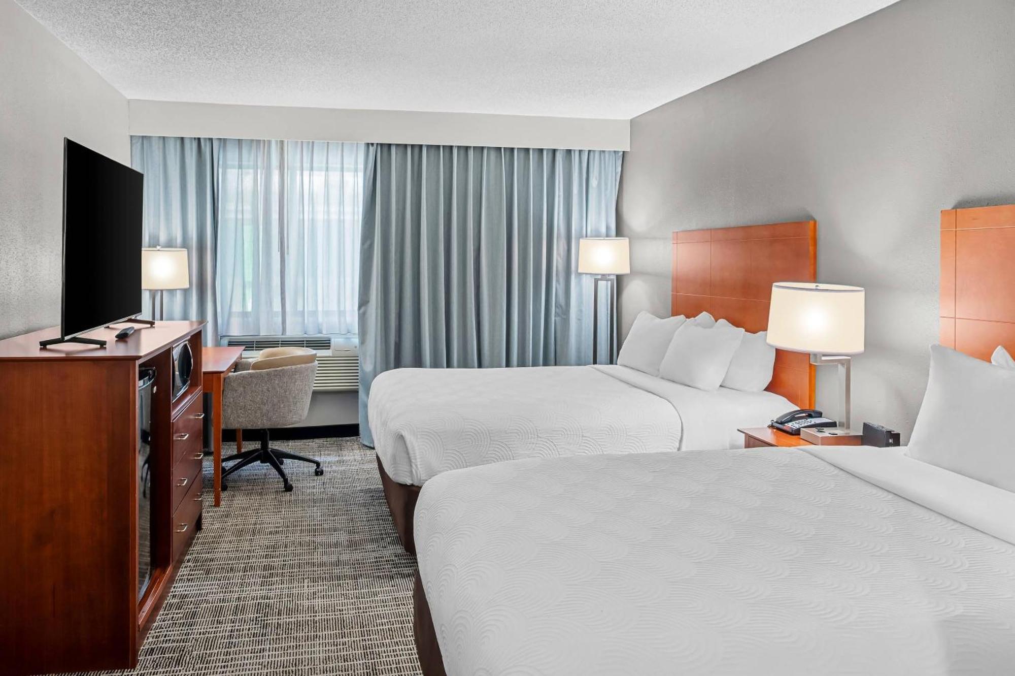 One Room Suite with Two Queen Beds and Sofa - Non Smoking