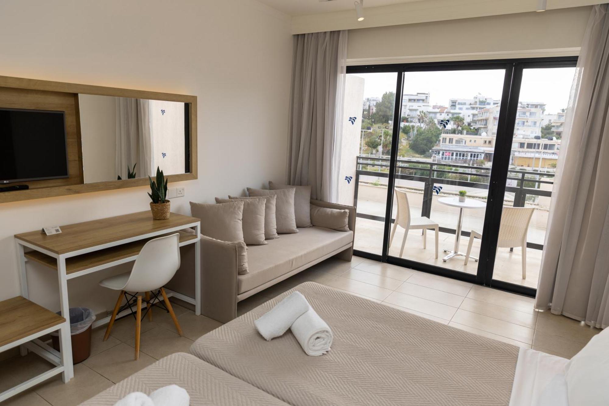 Standard Zimmer mit Blick zur Landseite