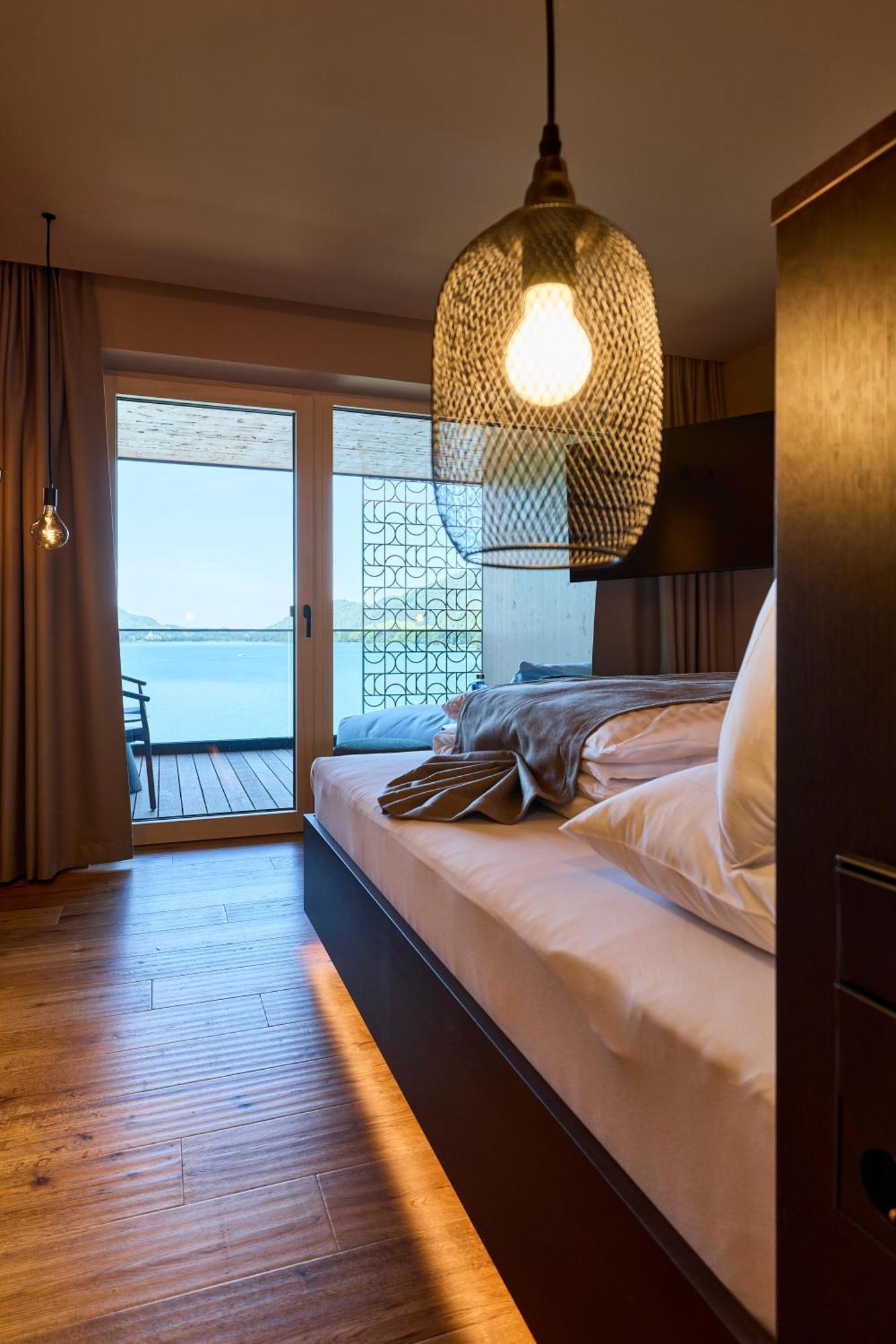 Doppelzimmer mit Balkon und Seeblick