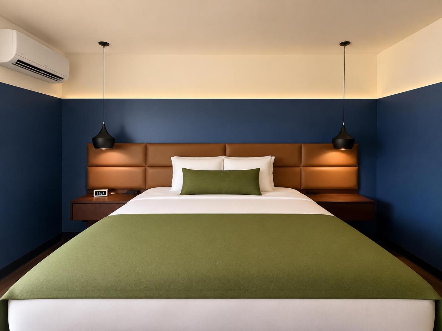 Zimmer mit Kingsize-Bett