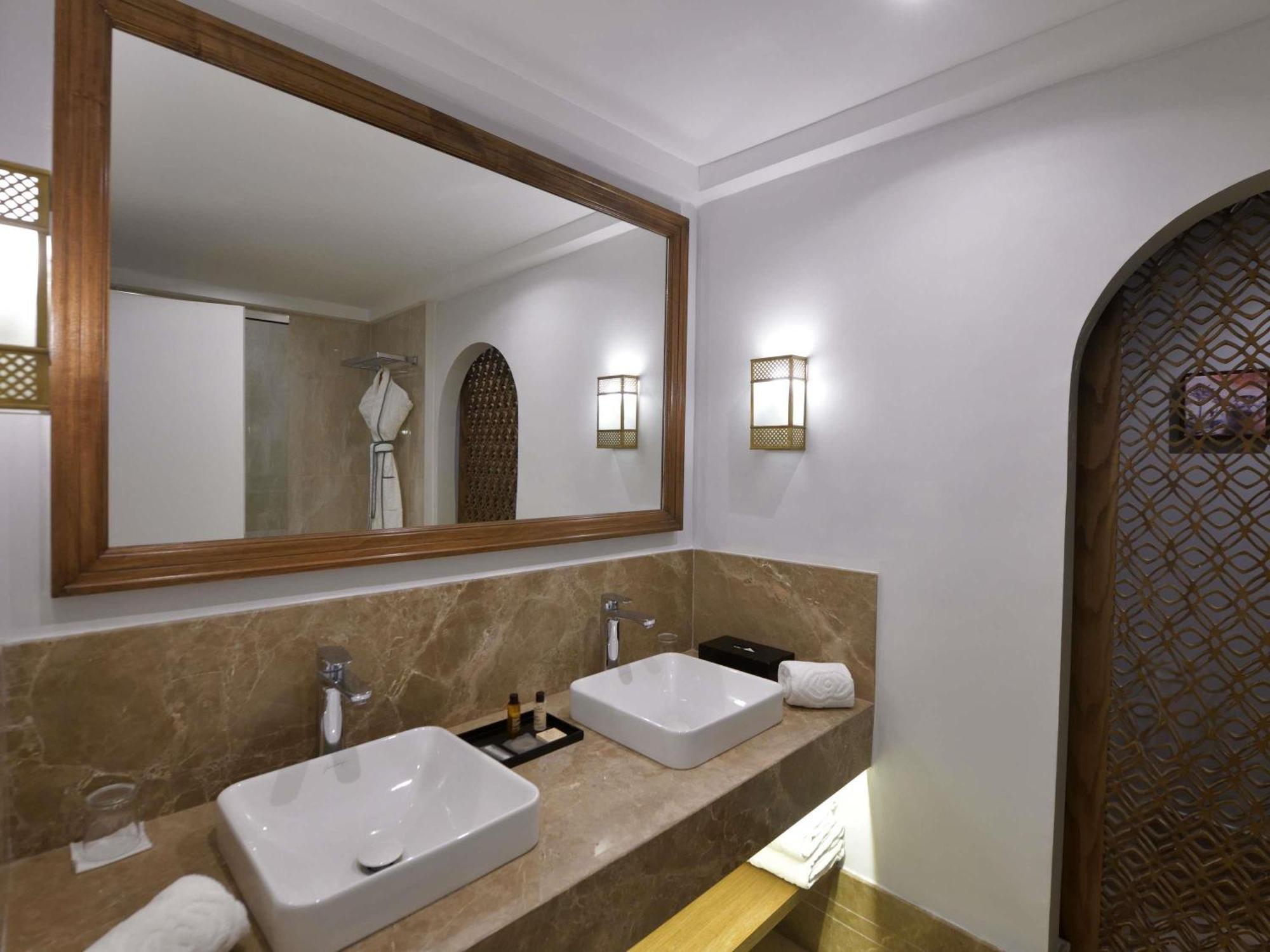 Camera King Deluxe con Terrazza e Vista Piscina