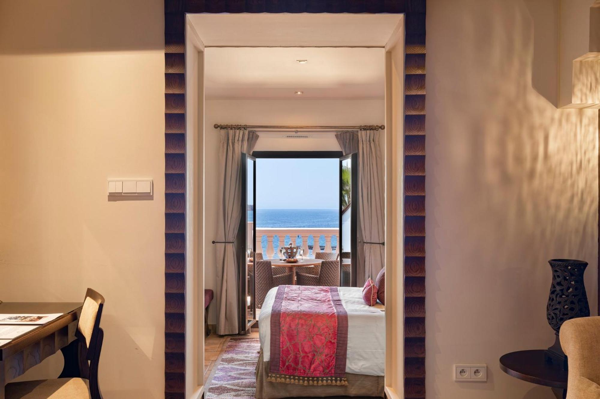 Suite Lit King-Size avec Terrasse - Vue sur Mer