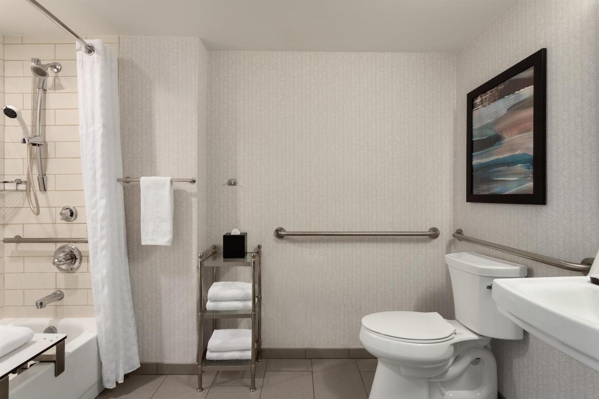 One-Bedroom King Suite with Bath Tub - Mobility Accessible