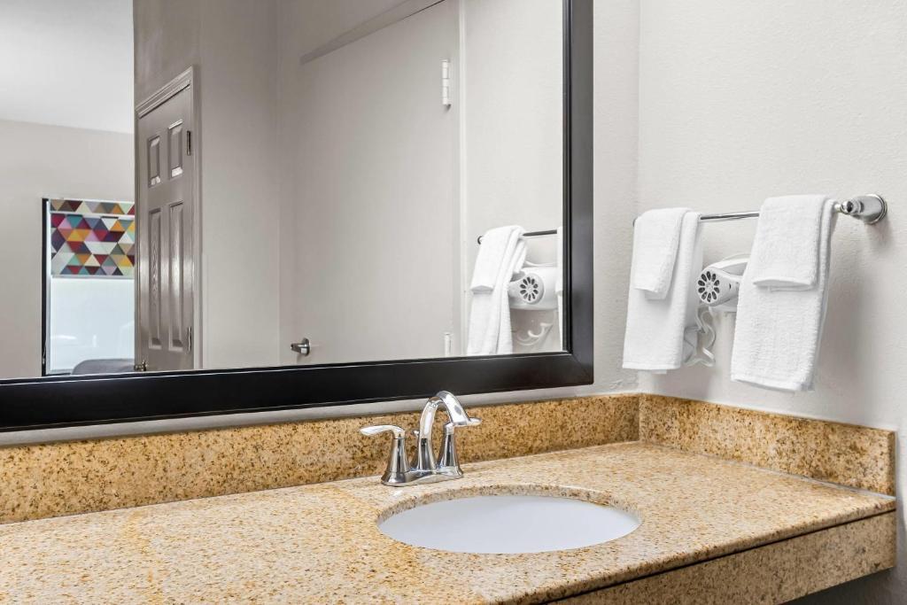 Standard Double Room - Disability Access/Non-Smoking