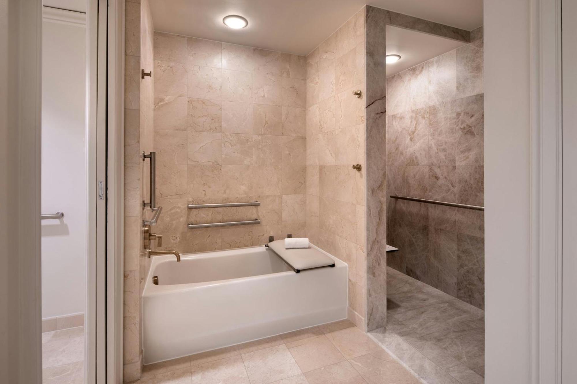 Suite mit 1 Schlafzimmer und eingeschränktem Meerblick