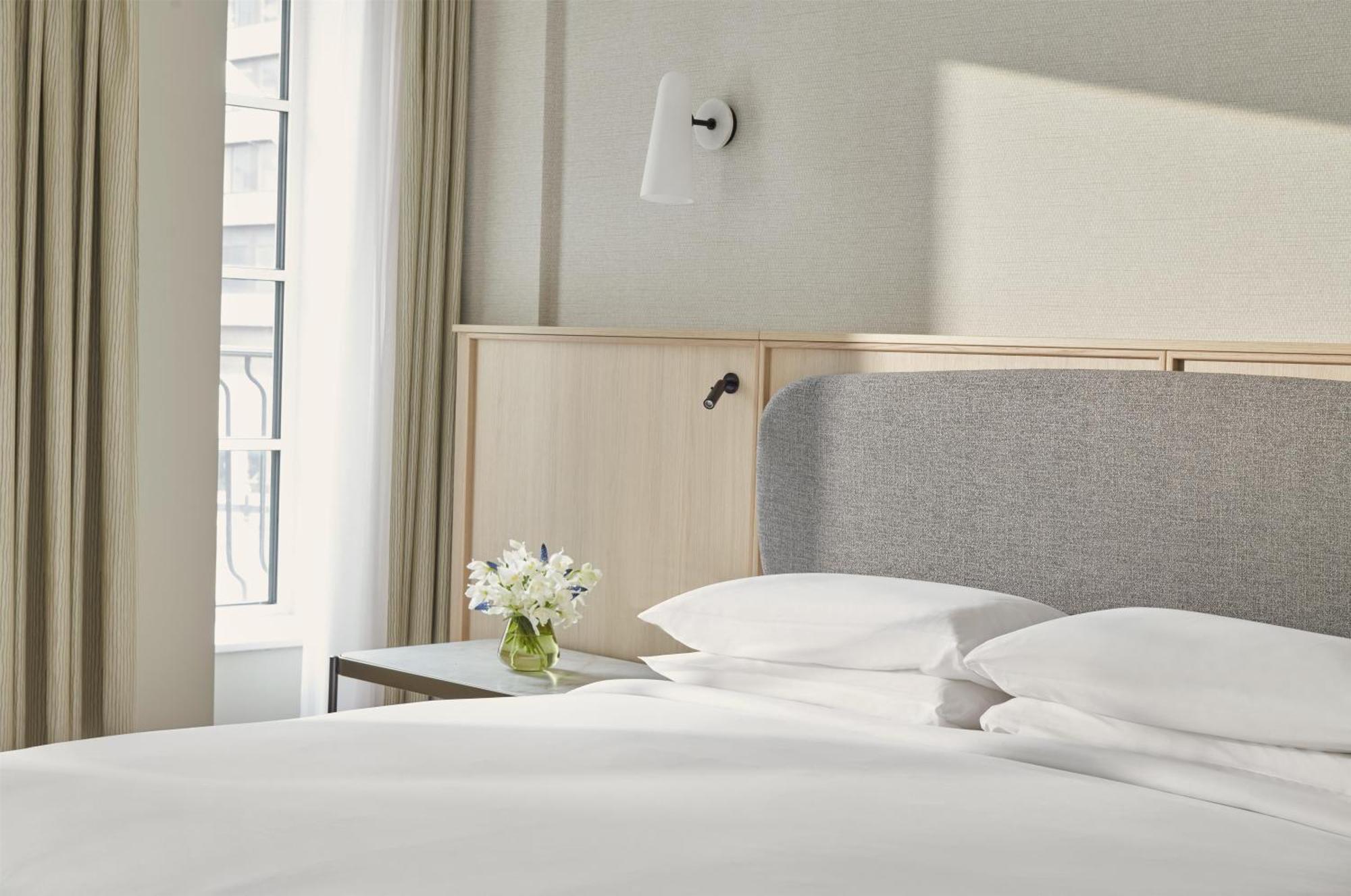 Zimmer mit Kingsize-Bett und barrierefreier Dusche – barrierefrei