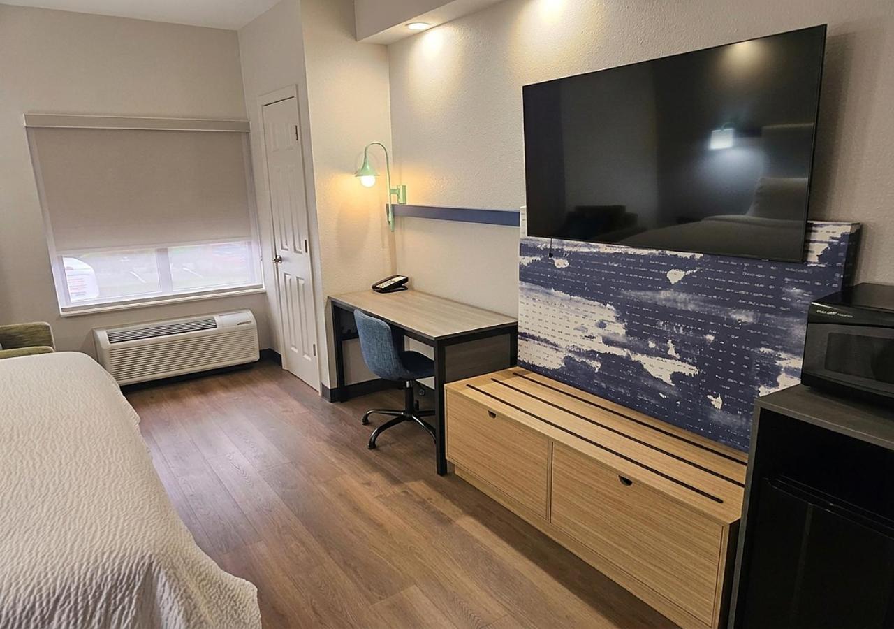 Standard Room with Two Queen Beds
