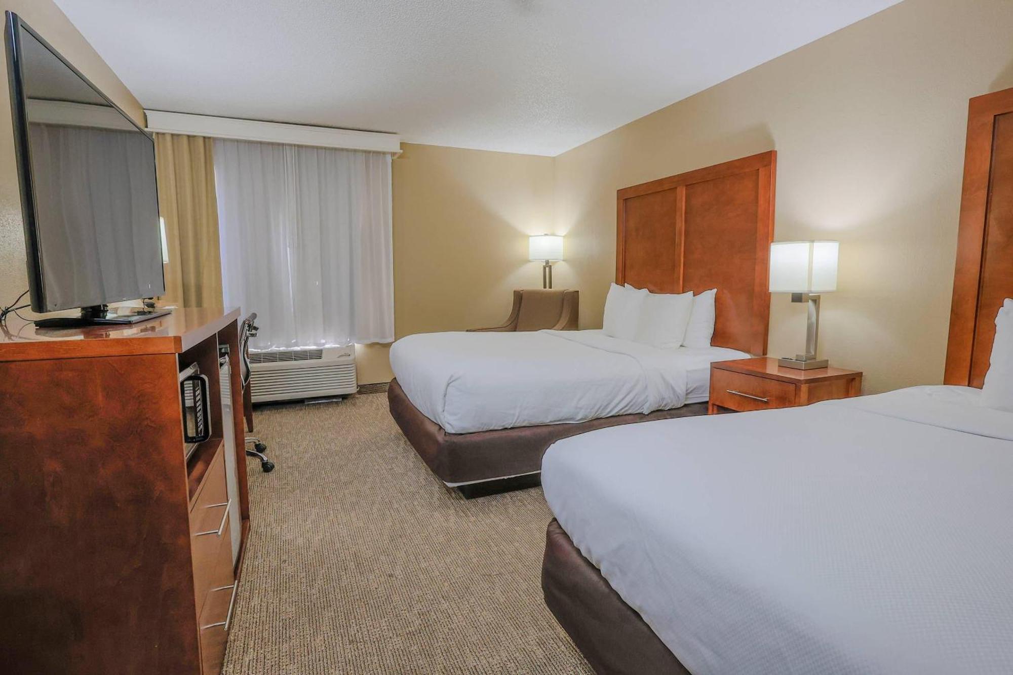 Deluxe Queen Suite