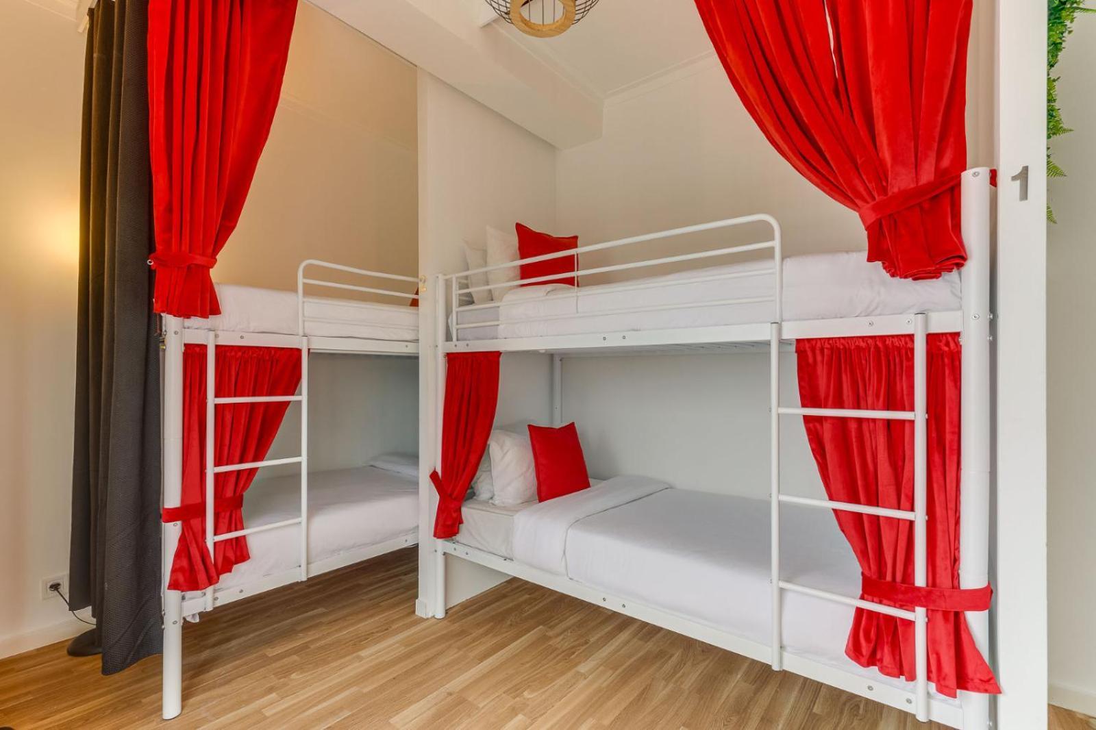 Posto Letto in Dormitorio Misto con 6 Letti