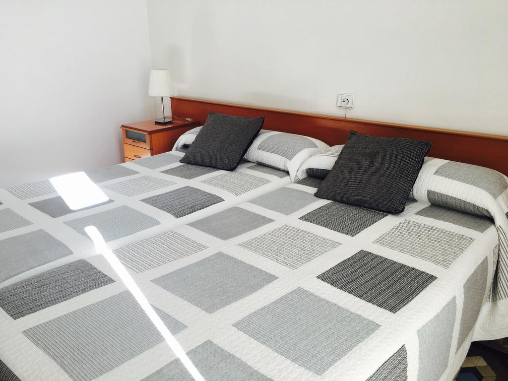 Double or Twin Room Balcony Private Bathroom,184933566:JPEG