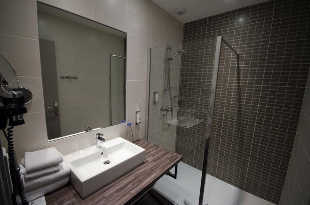 Chambre Lit Queen-Size Confort - Non-Fumeurs