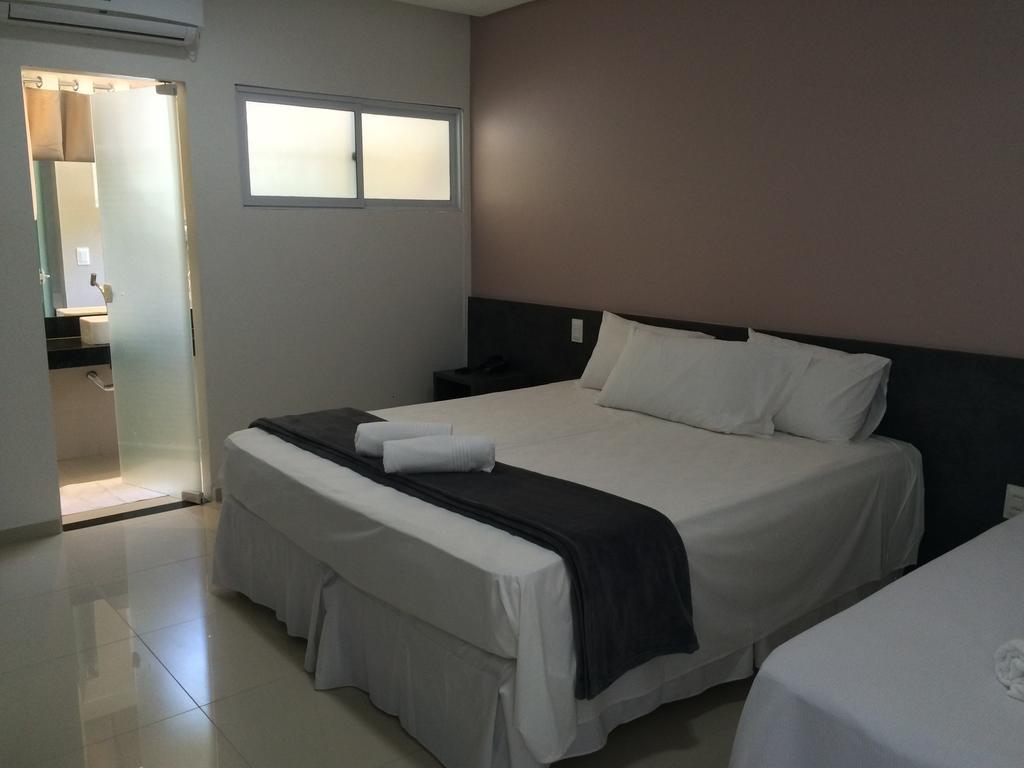 Quarto Triplo com Banheiro Privativo