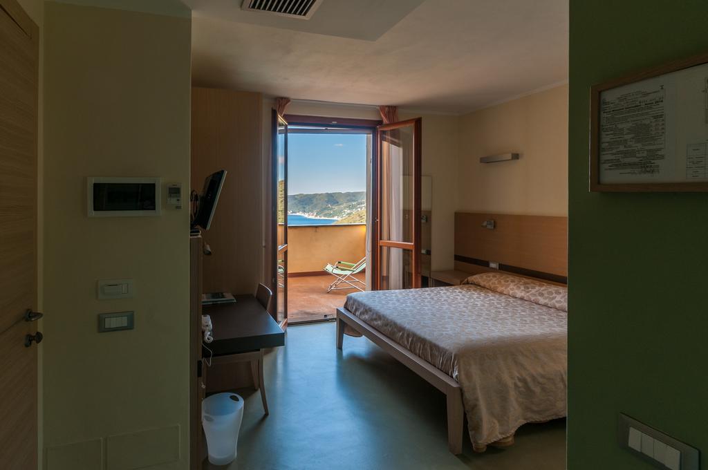 Camera Familiare con Vista Mare