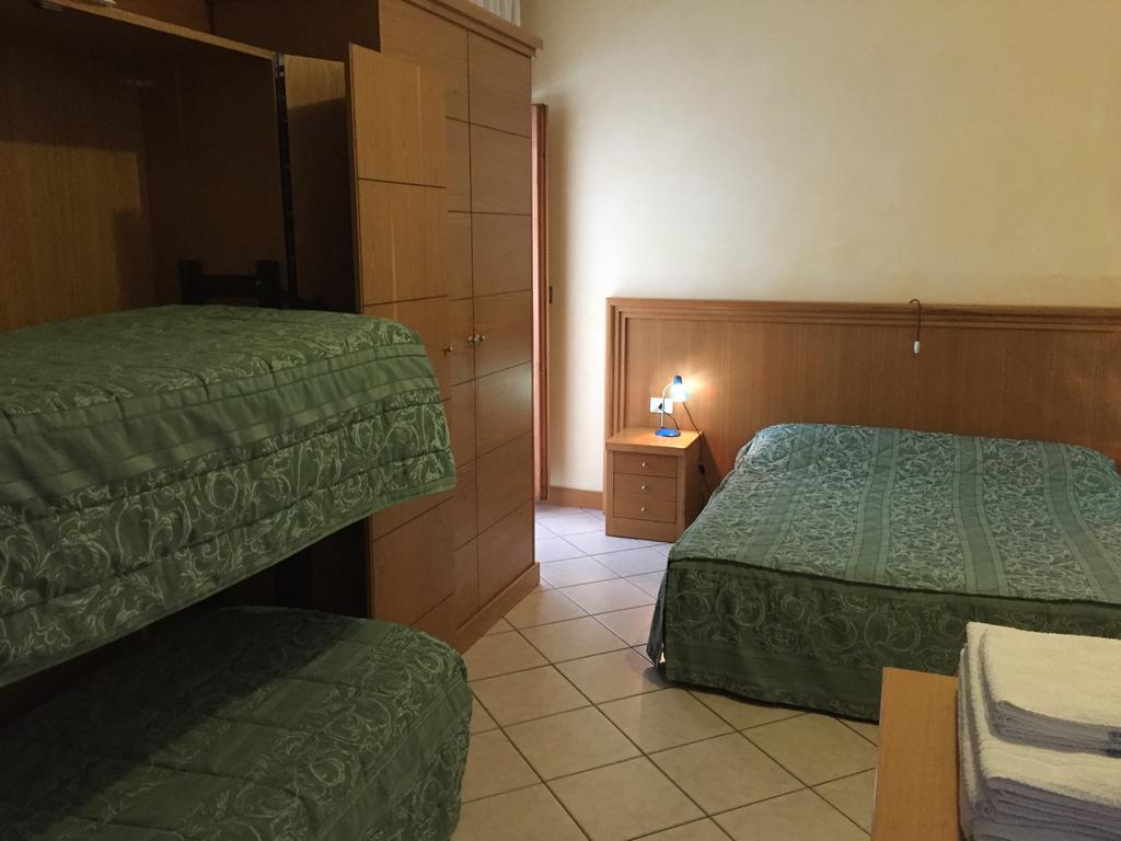 Camera Familiare (2 Adulti + 2 Bambini)