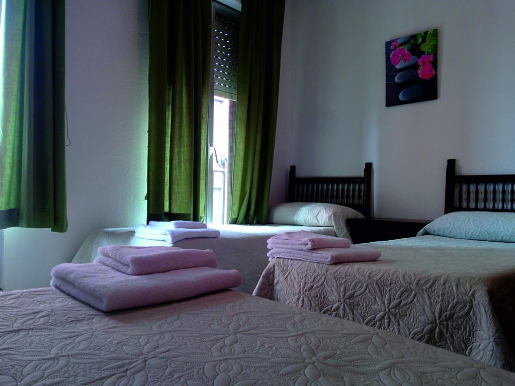 Triple Room,382181404:JPEG