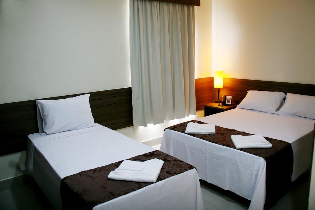 Quarto Triplo com 1 Cama de Casal e 1 de Solteiro