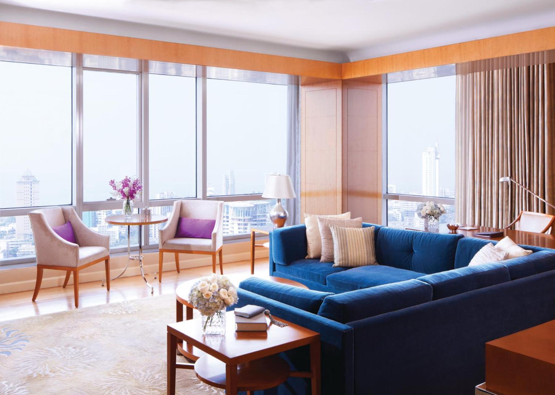 Deluxe Suite met uitzicht op zee en kingsize bed