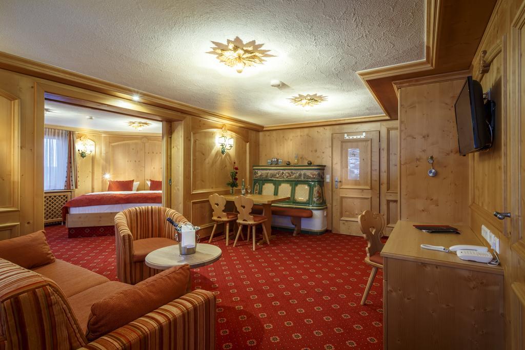 Deluxe Suite Schwarzwald mit Balkon und Panoramablick
