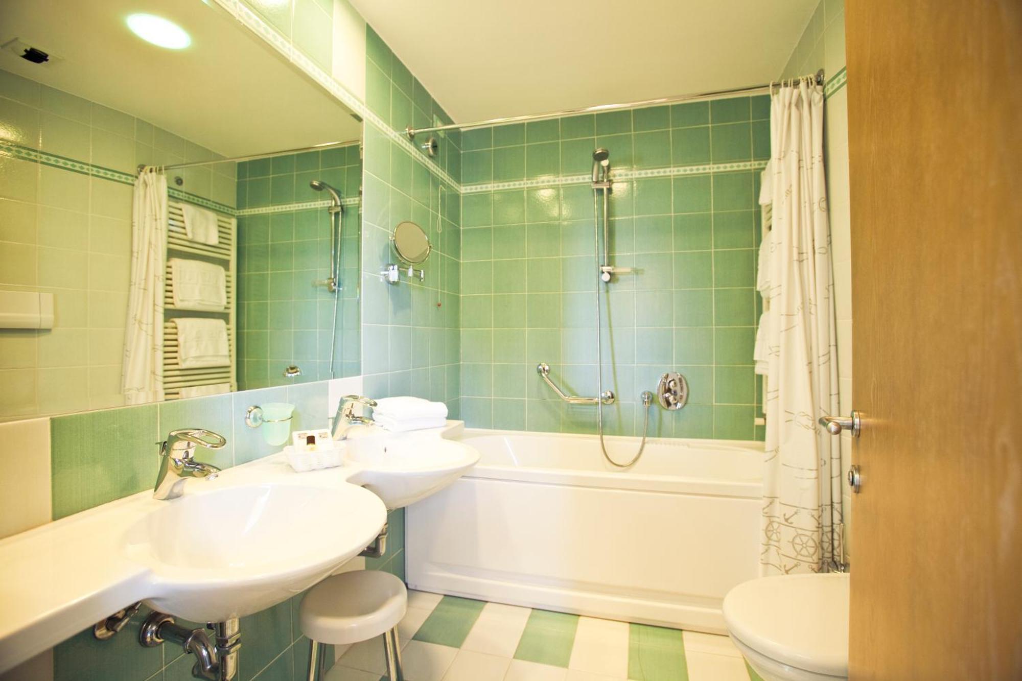 Standard Double or Twin Room,396325569:JPEG