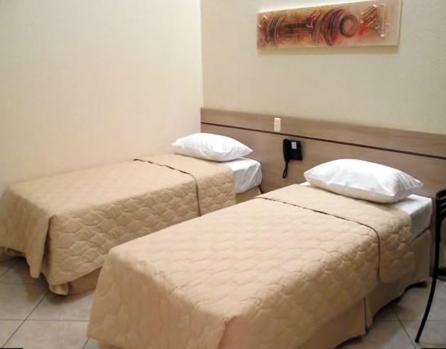 Quarto com 2 Camas de Solteiro