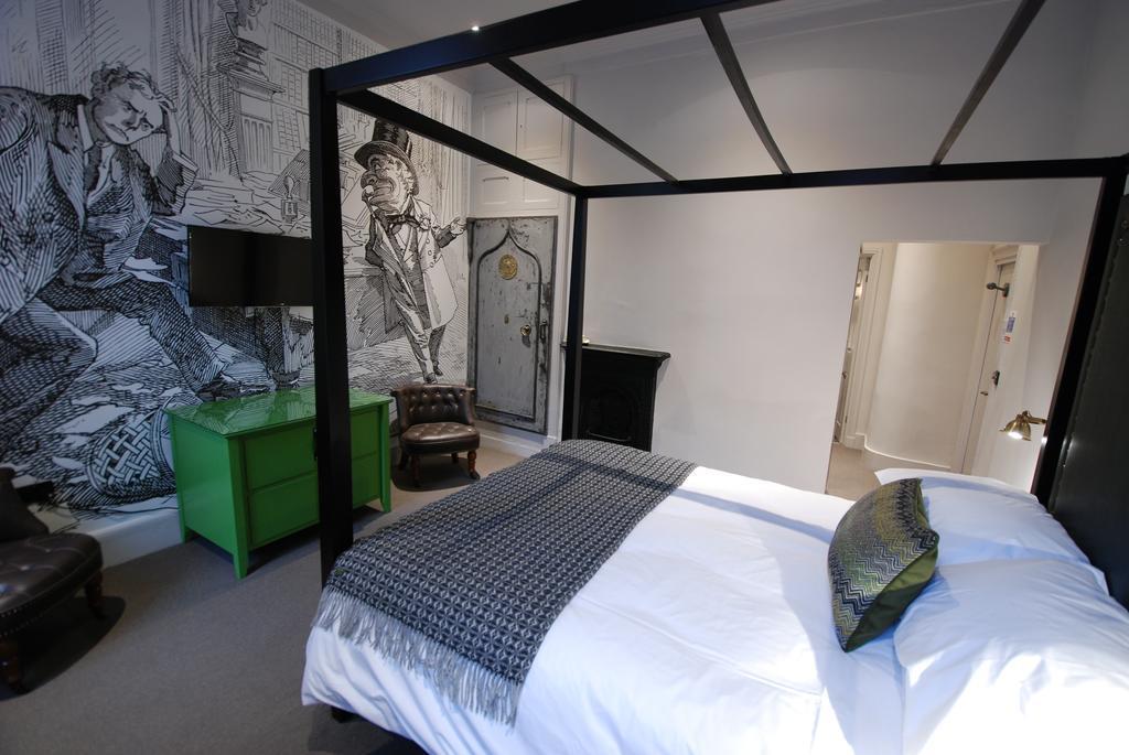 Luxury King Room Four-Poster Bed,1432961404:JPEG