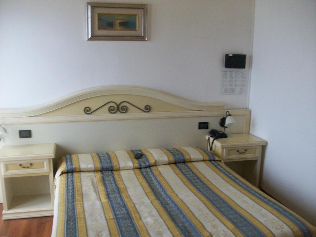 Double or Twin Room Sea View,110616477:JPEG