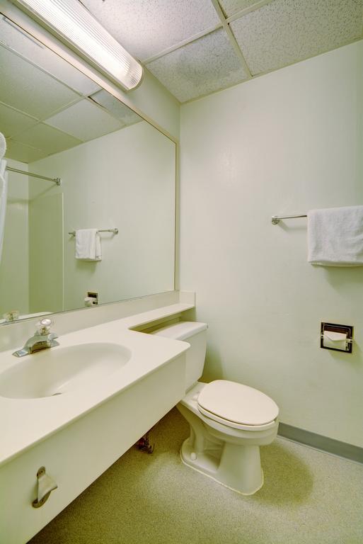 Deluxe Queen Room - Non-Smoking