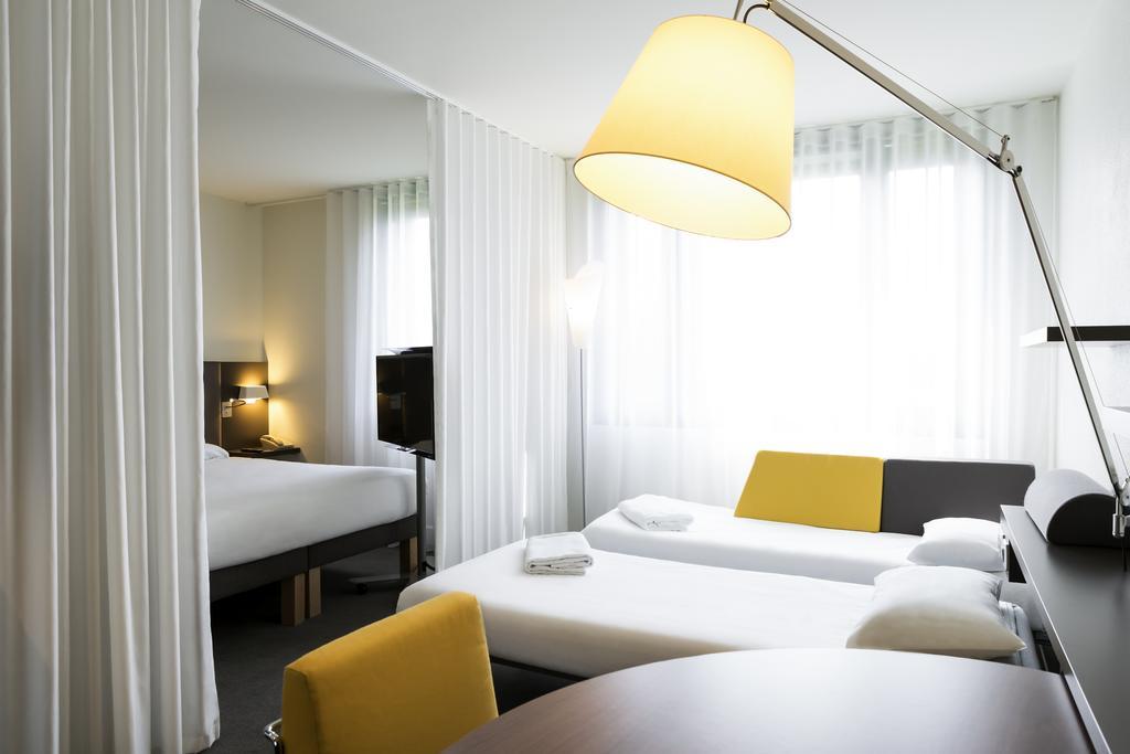 Suite Supérieure avec Lit Double et 2 Lits Simples
