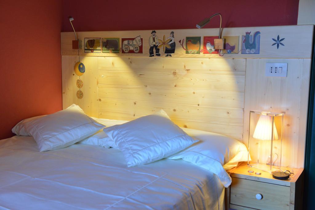 Double Room French Bed,227395772:JPEG