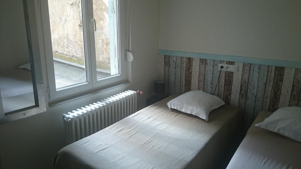 Chambre Triple - Accessible aux Personnes à Mobilité Réduite