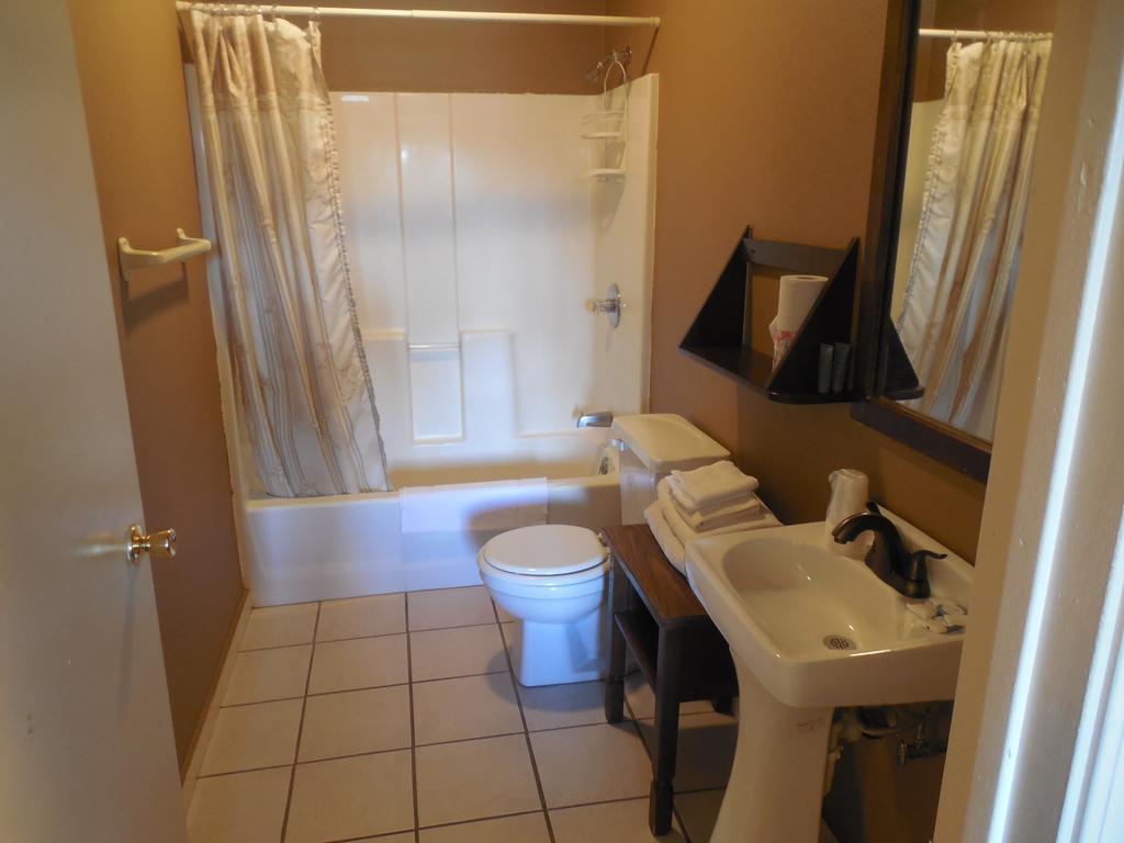 Deluxe Studio