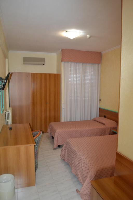 Camera Matrimoniale con Letto Supplementare