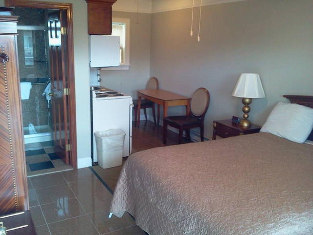 Standard King Room