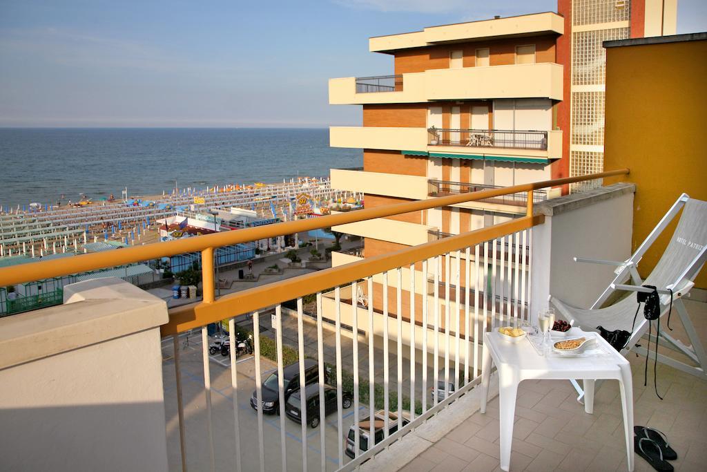 Camera Quadrupla con Balcone e Vista Mare Frontale