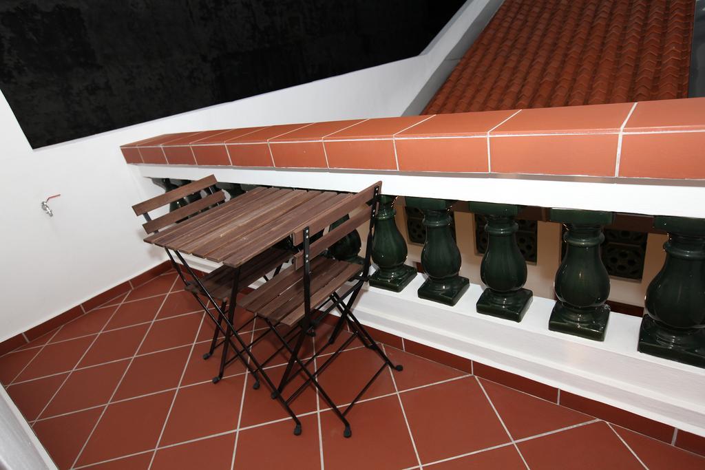 Exclusive Suite (Urban Town House - 50 Meters from Hotel)