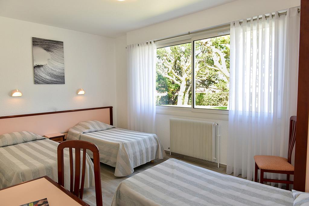 Chambre Triple Confort - Accessible aux Personnes à Mobilité Réduite