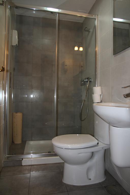 Single Room with Shared Bathroom,1348432526:JPEG