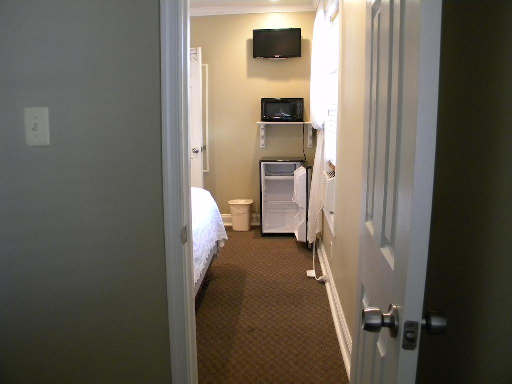 Queen Room Two Queen Beds,1251693709:JPEG