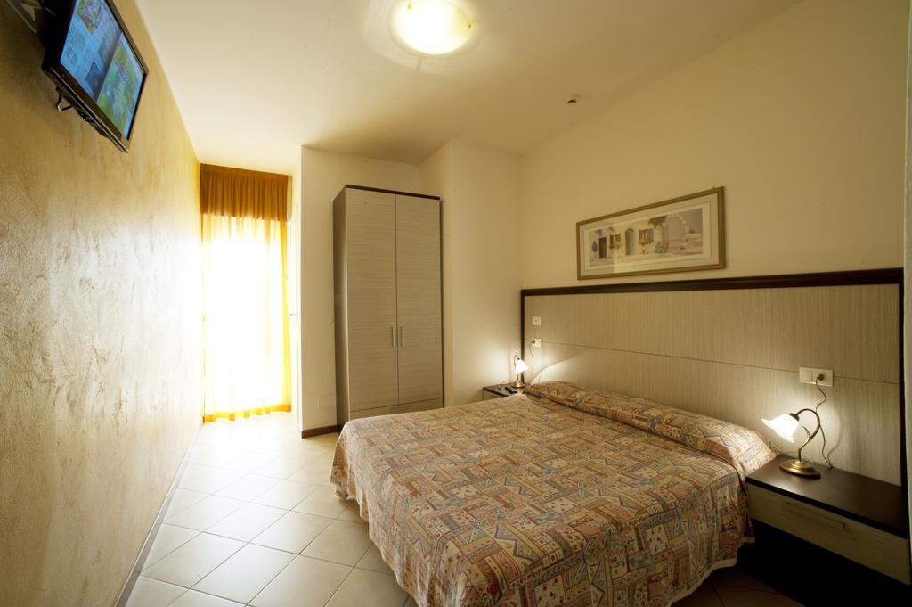 Classic Double Room Balcony,250149813:JPEG