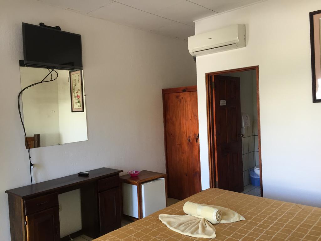 Habitación con cama extragrande.