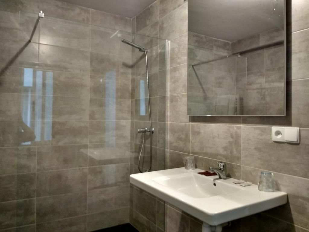 Queen Room,1247414227:JPEG