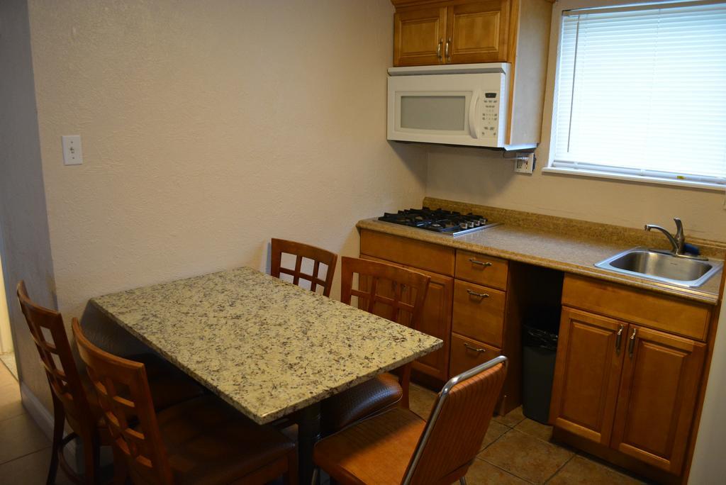 Large Two-Bedroom Apartment,264421217:JPEG