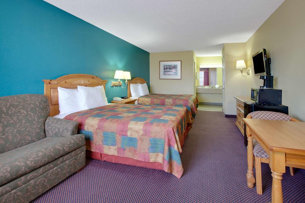 Queen Room with Two Queen Beds - Non-Smoking