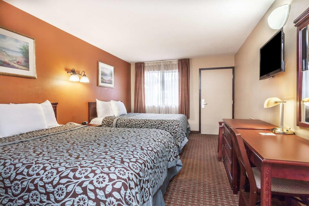 Queen Room with Two Queen Beds - Non-Smoking