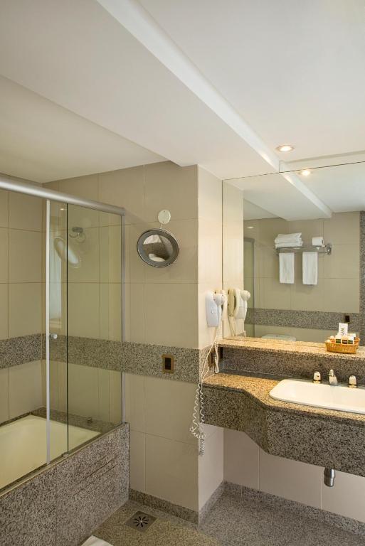 Quarto Duplo de Luxo com Banheira de Hidromassagem (1 Cama de Casal)