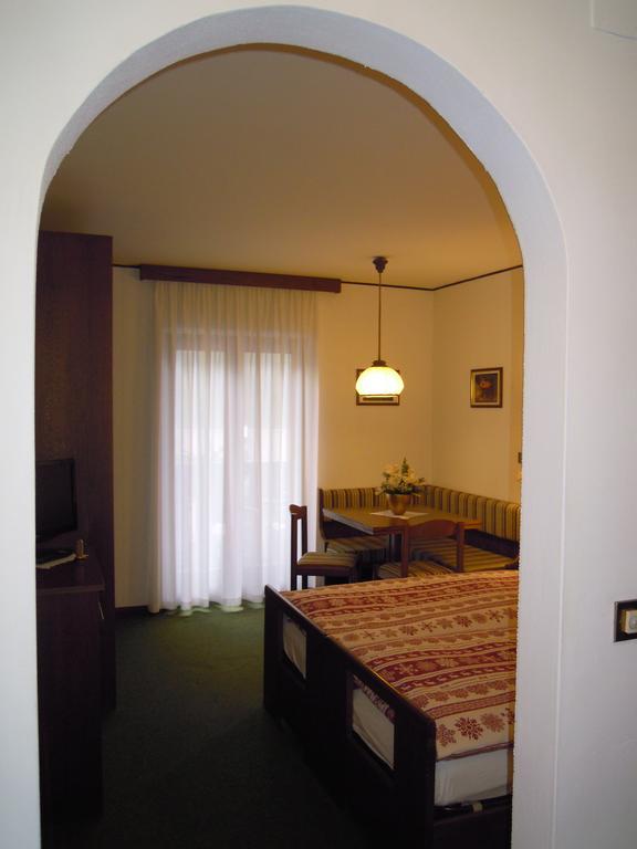 Economy Double Room,271992301:JPEG