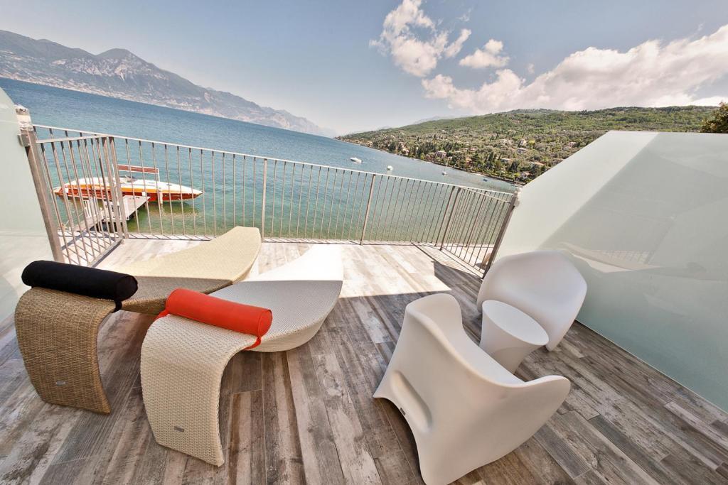 Camera Matrimoniale/Doppia con Letti Singoli con Terrazza e con Vista Lago